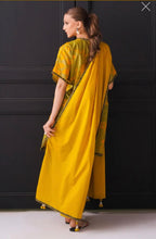 Load image into Gallery viewer, Sana Safinaz Mahay lawn 026B