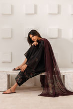 Load image into Gallery viewer, IZNIK Exclusive Printed Lawn Embroidered collection UE-637 Unstitched '26