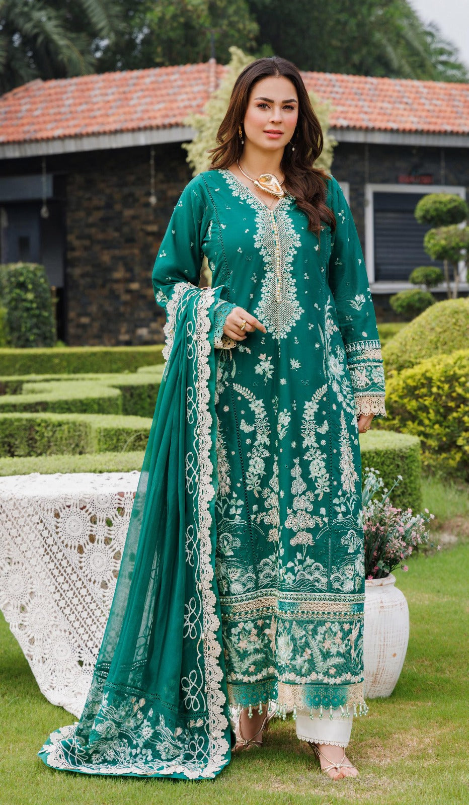 Eshaisha Embroidered luxury Lawn EA-LL-5550 Unstitched