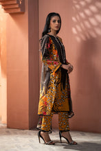 Load image into Gallery viewer, Charizma C-Prints lawn Collection CP4-35 (Unstitched)
